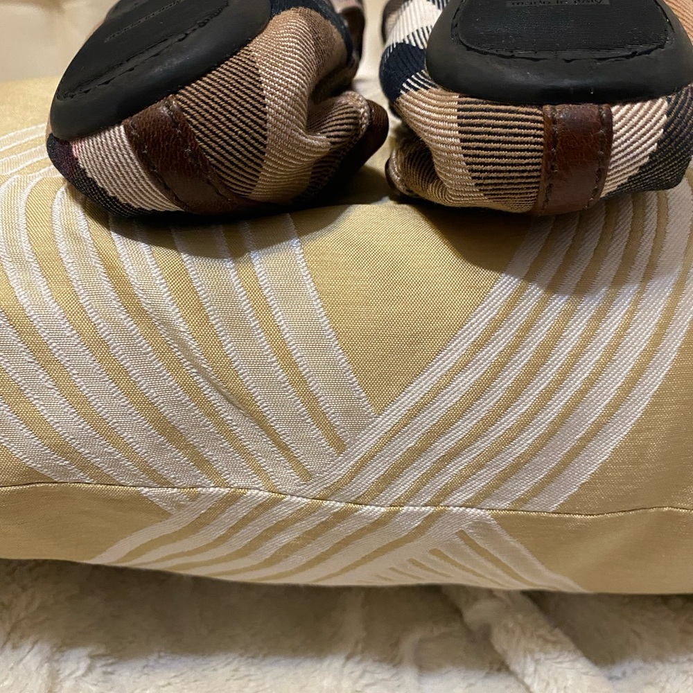 Ballerina flats by Burberry. - Picture 14 of 15